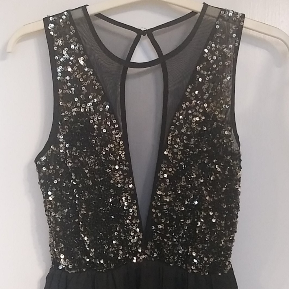 Dress - Picture 2 of 3